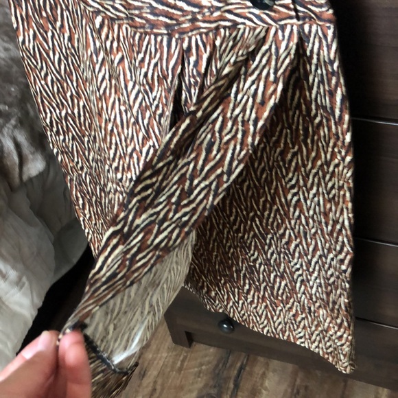 Beautiful brown skirt - Picture 3 of 11